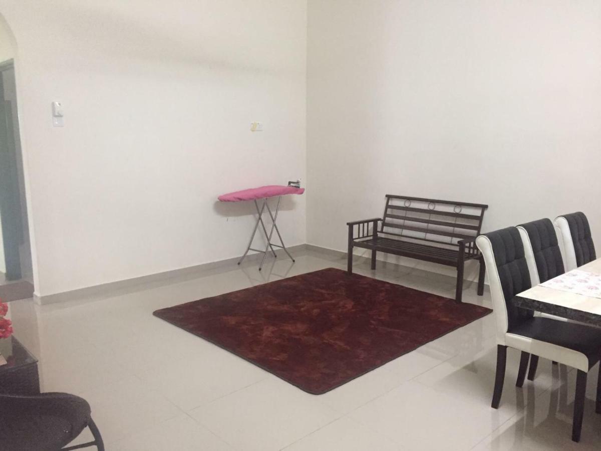 Patin Guest House @Desa Telok Ira, Temerloh Pahang Kampong Paya Kerinau Kültér fotó